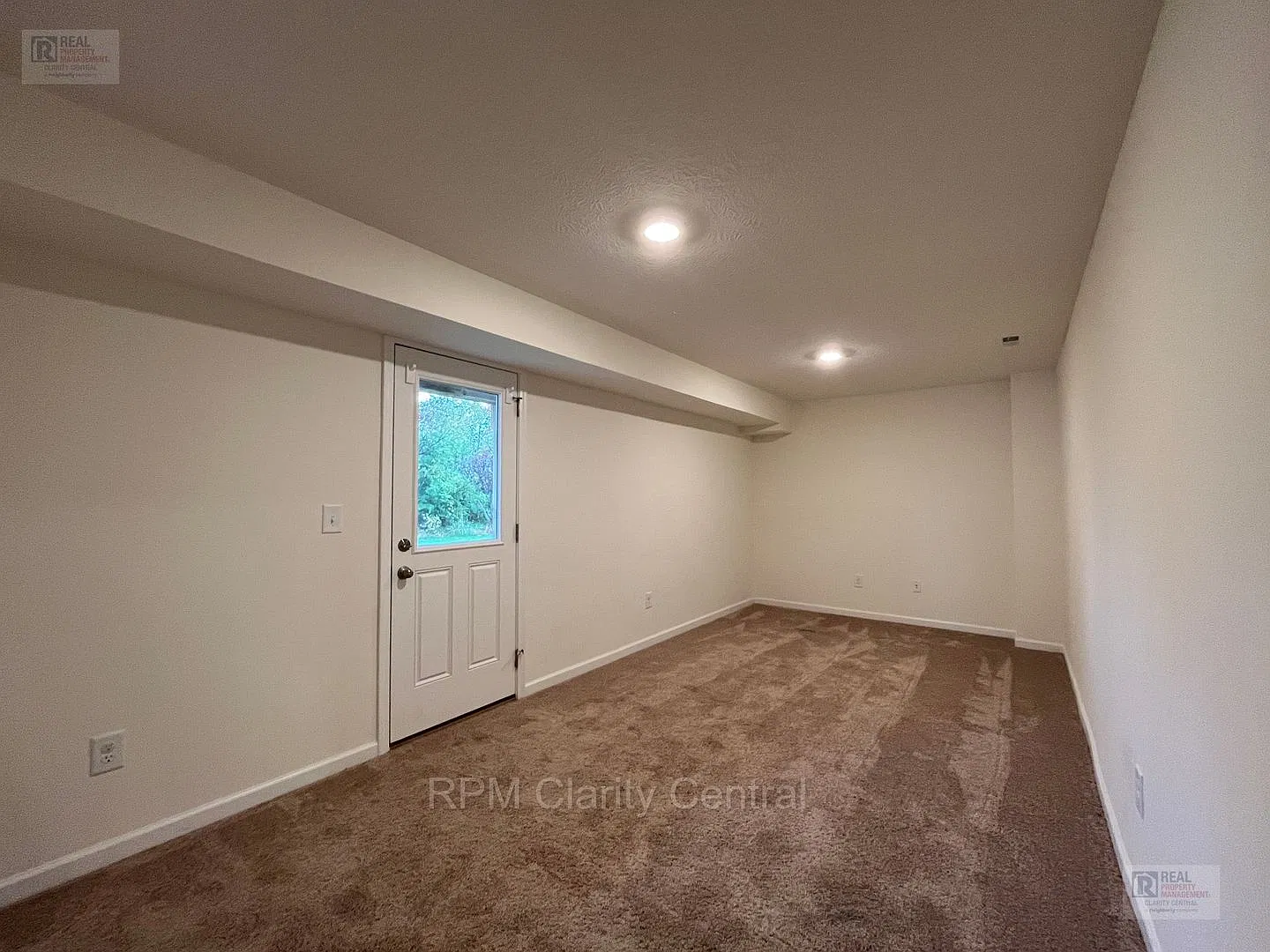 Beautiful 3-Bedroom Townhome with 2-Car Garage in Willow Reserve! — Photo 3