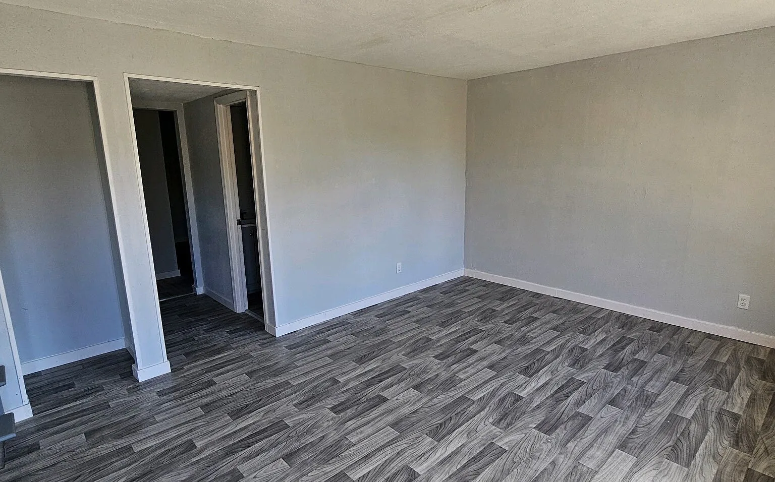4137 Lee Avenue - 1 — Photo 2