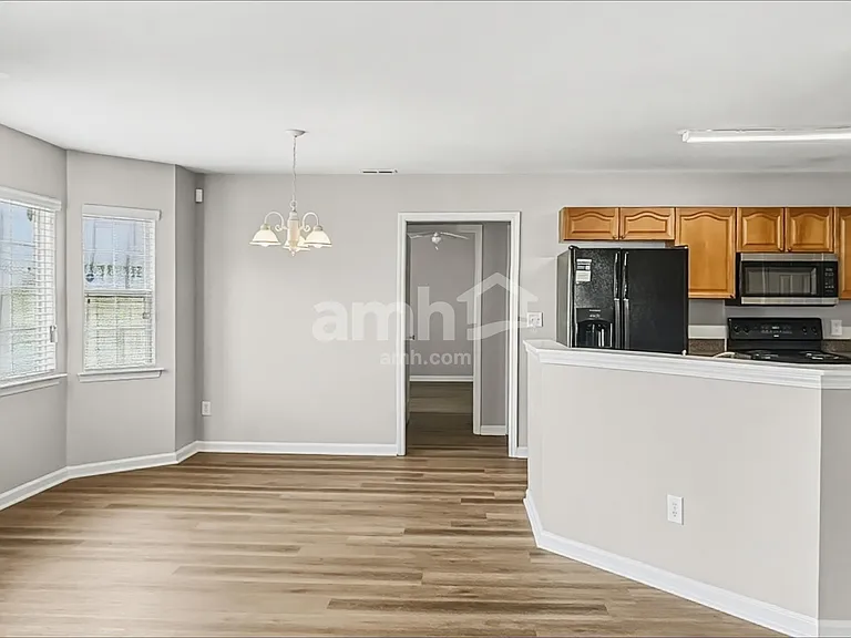 10116 Hawkeye Dr — Photo 5