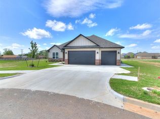 2801 Summit Hollow Dr, Norman, OK 73071