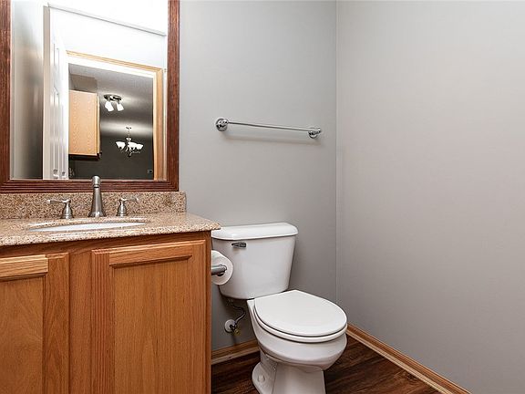 5th image of 6855 Woodland Ave Unit 1407