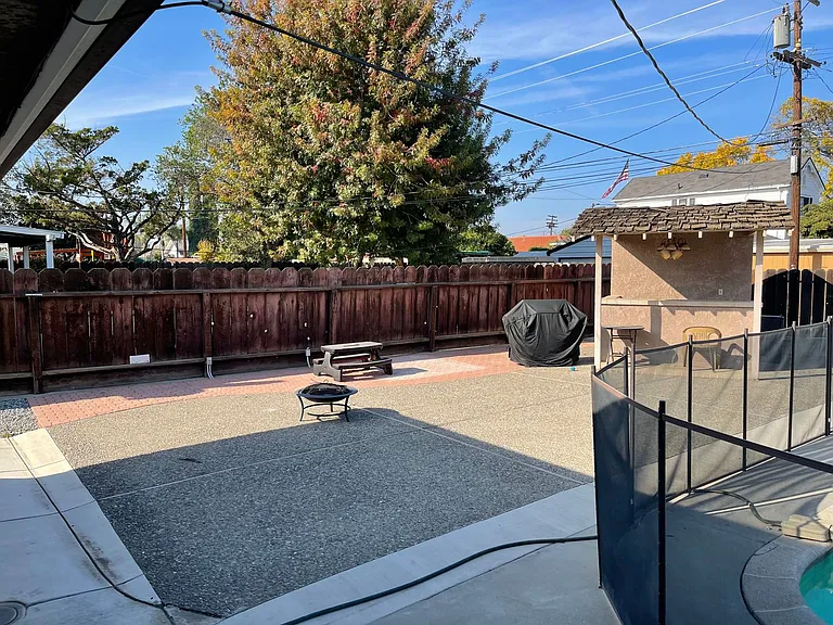 938 Adams Ave — Photo 7