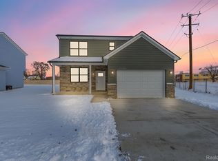 25760 Groveland St, Roseville, MI 48066