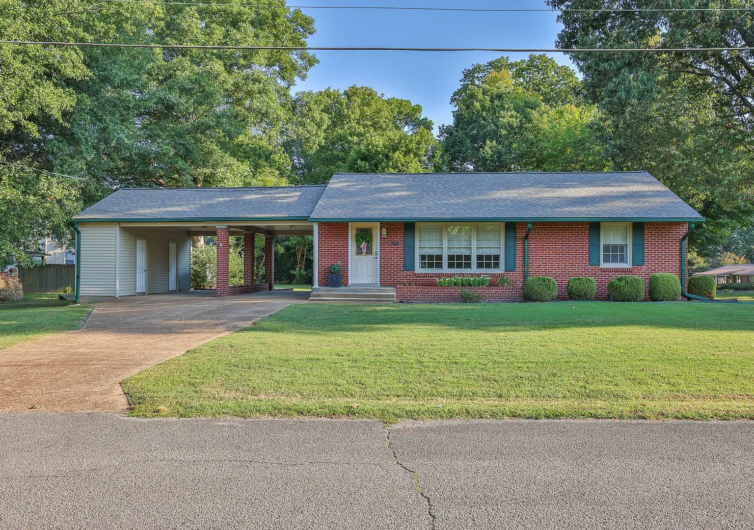 Recently Updated 3 Bed, 2 Bath Home in Martin! — Photo 1