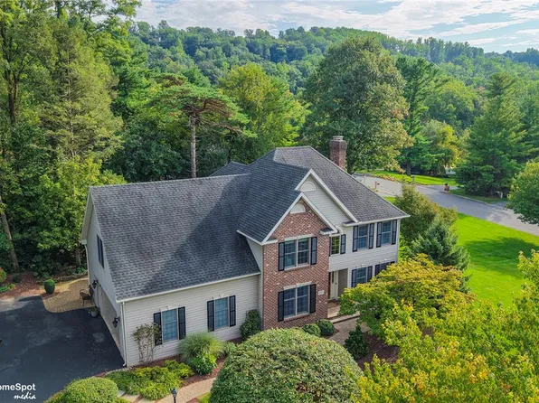 5270 Bowood St, Center Valley, PA 18034