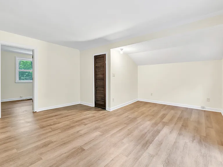 21 Old Redding Rd — Photo 10