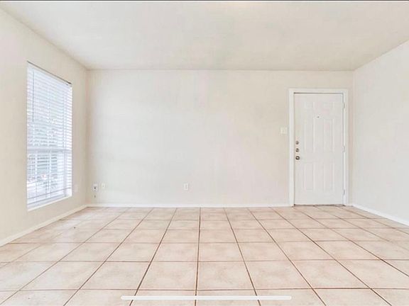 2nd image of 2409 Ventura Dr #D