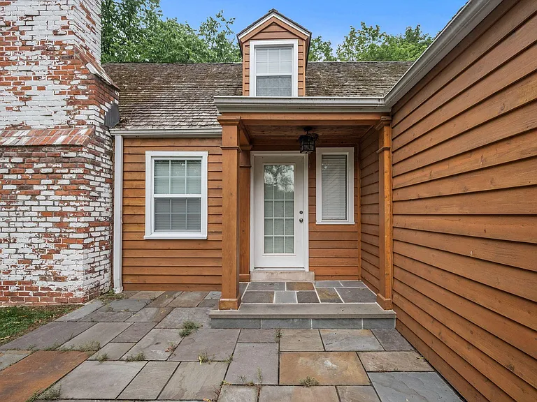 27180 Wellington Rd — Photo 6