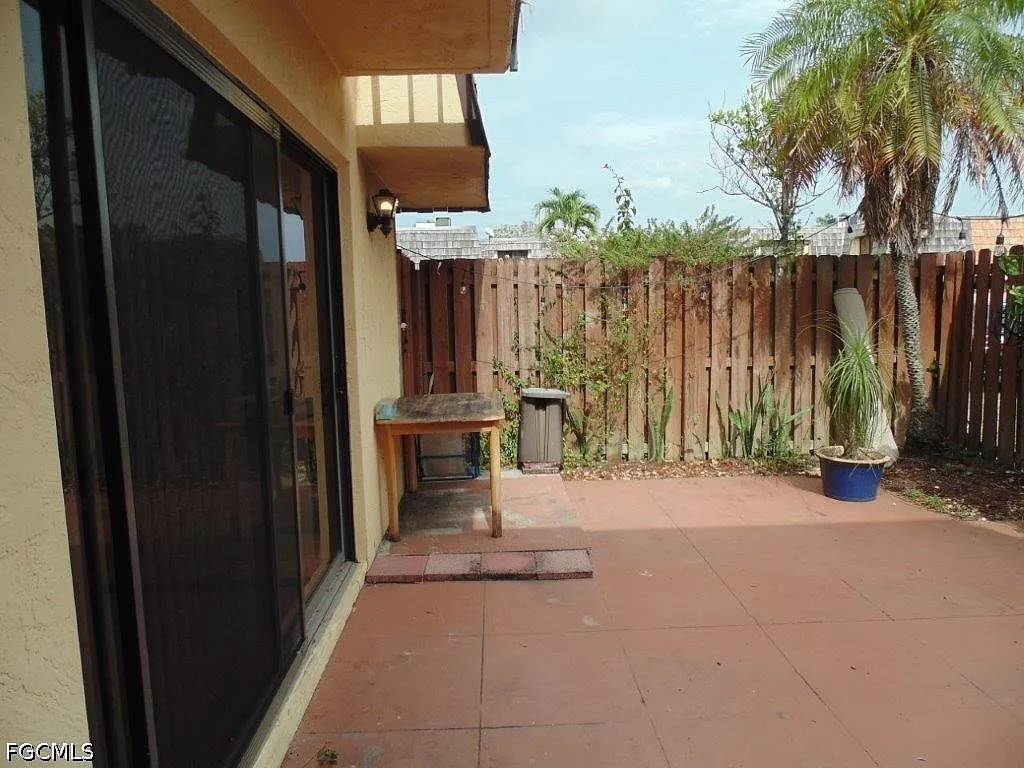2 bed, 2.0 bath, 1260 sqft, $1,600 — Photo 2
