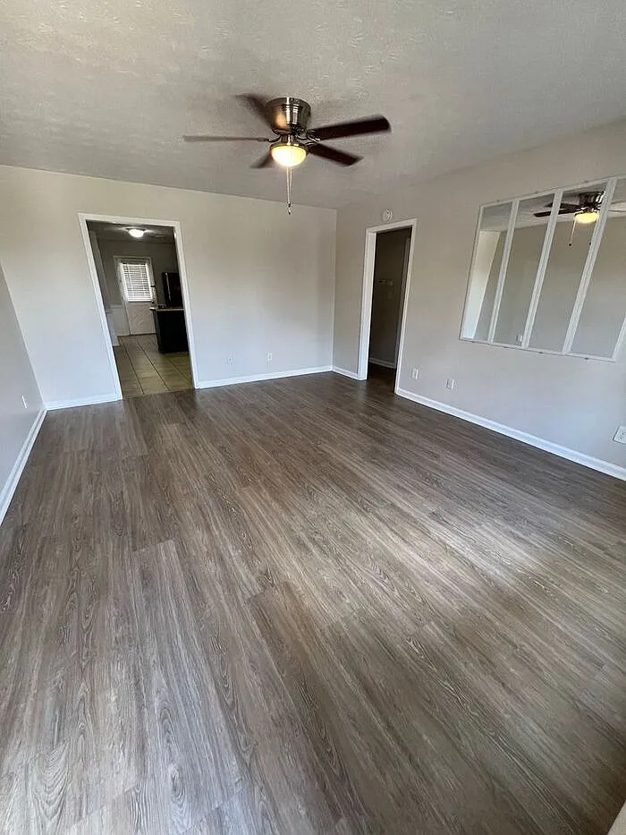 2 bed, 2.0 bath, 1073 sqft, $1,375 — Photo 2