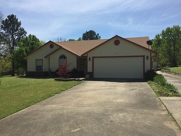 Front driveway holds 6 cars
