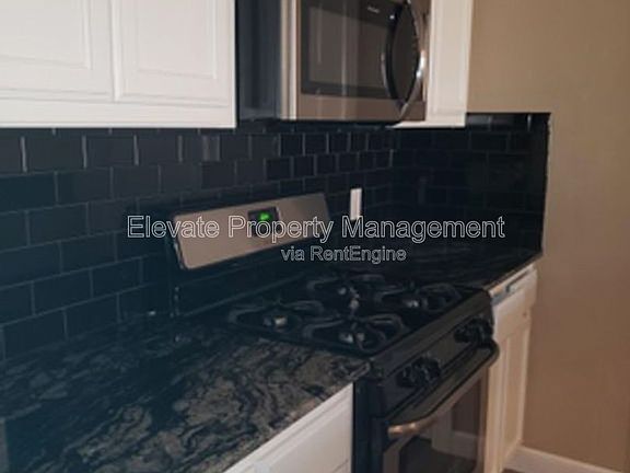 3rd image of 2214 Kintyre Rd