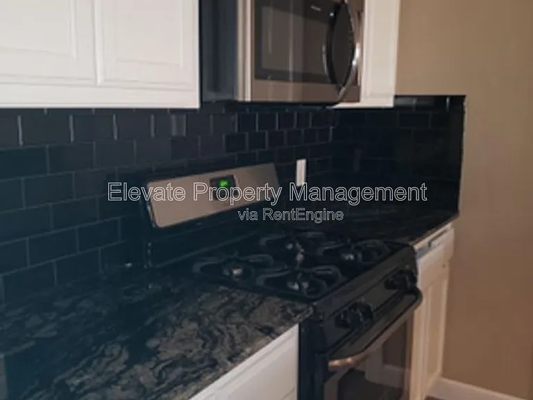 2214 Kintyre Rd — Photo 3