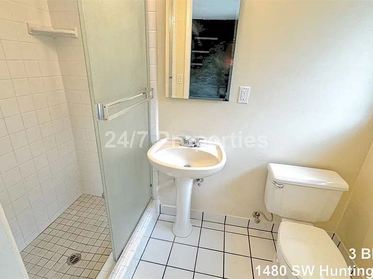 1480 SW Huntington Ave — Photo 8
