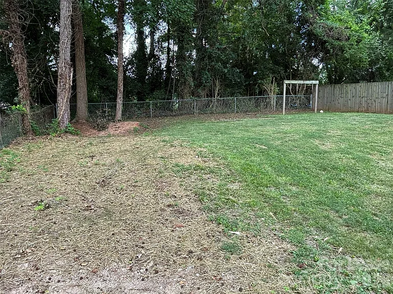 2627 Dora Dr — Photo 36