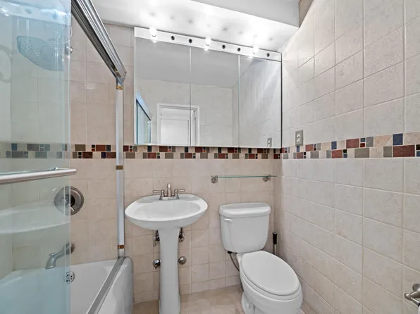 240 East 35th Street image 14 of 18