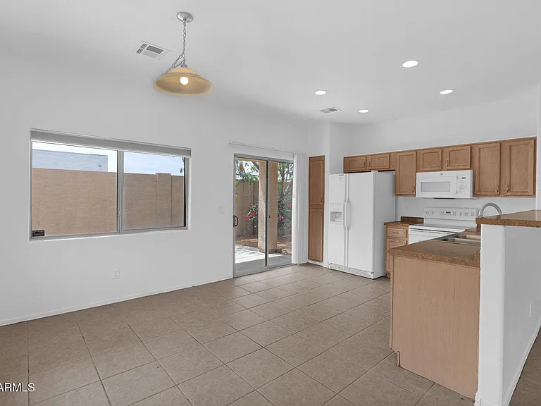 5820 S 26th Pl — Photo 8