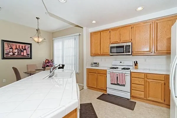 2901 Escala Cir — Photo 2