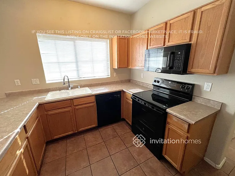 6347 W Hilton Ave — Photo 5