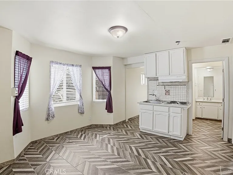 1581 W Chanticleer Rd #B — Photo 1