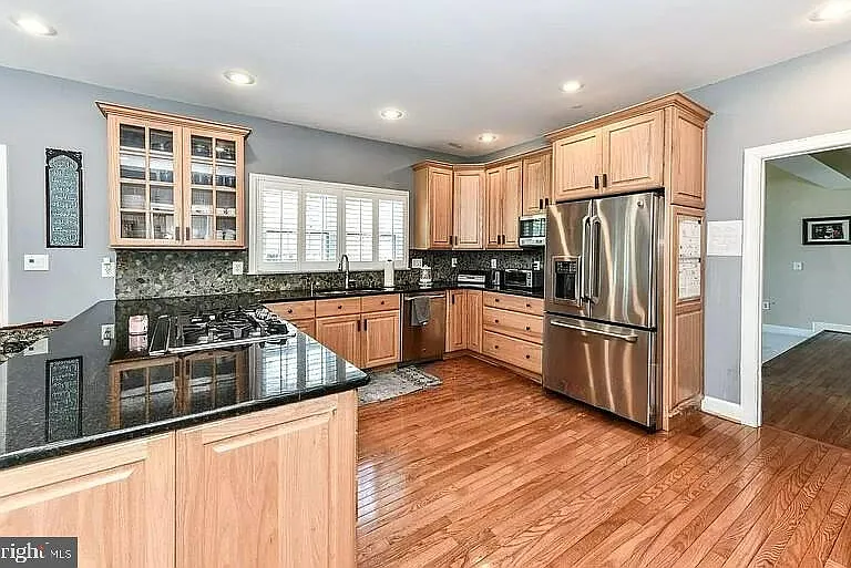 1088 Safa St — Photo 22