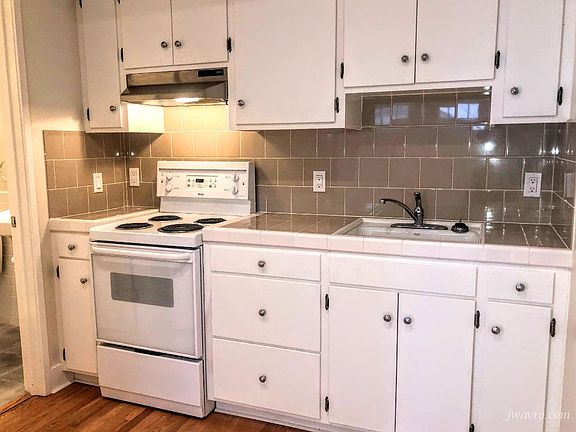 2nd image of 1135 Stanyan St #12