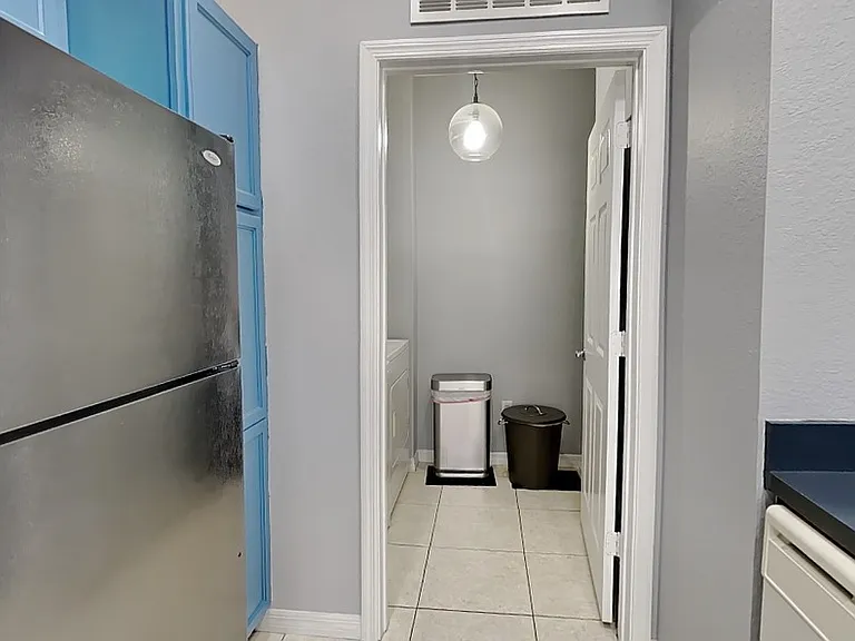 2550 Grand Central Pkwy #11 — Photo 11