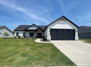 840 Hunters Run Dr, Brookville, OH 45309