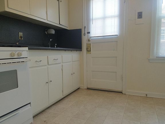 2nd image of 1344 Thornwood Pl APT D