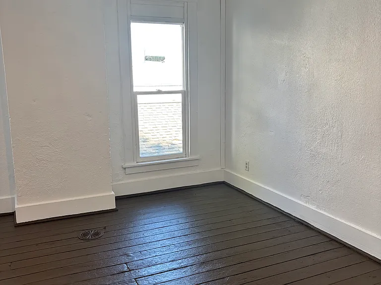 213 N 6th St #1/2 — Photo 6