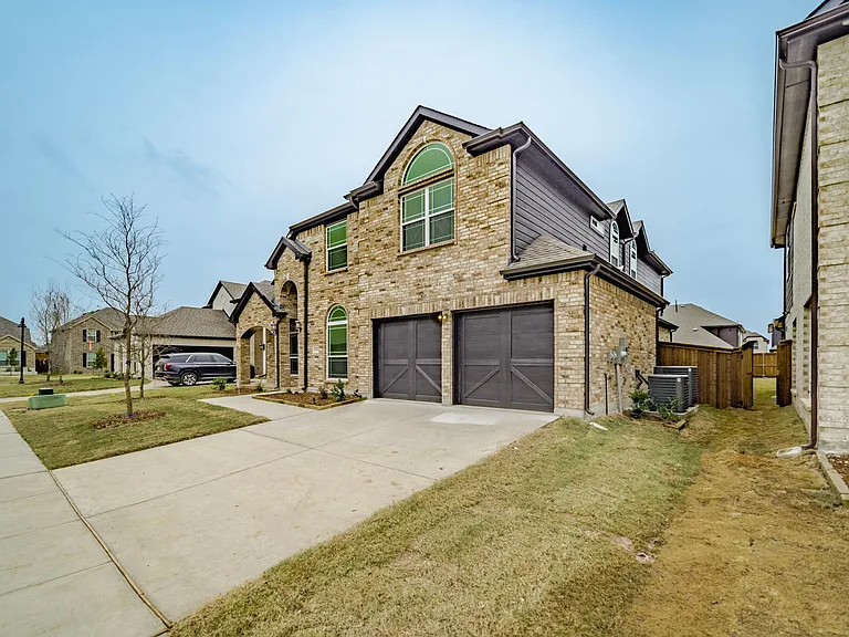 504 Waters Way — Photo 36