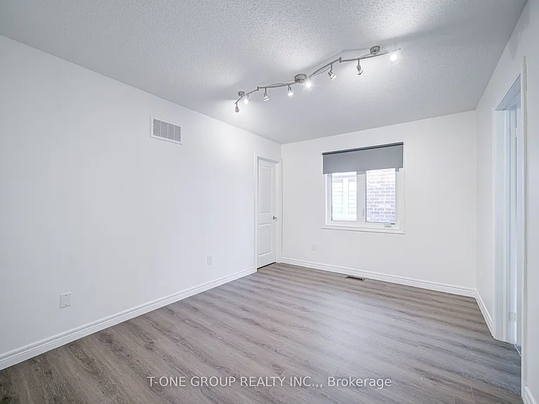 60 Lewis Ave — Photo 36