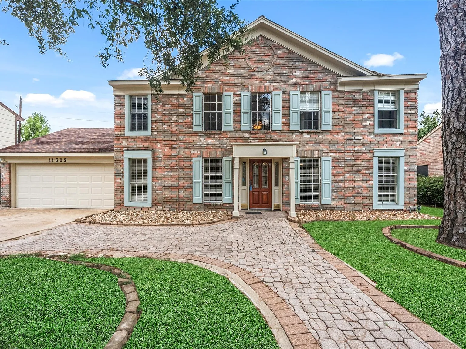 3 bed, 2.5 bath, 2042 sqft, $2,200 — Photo 1