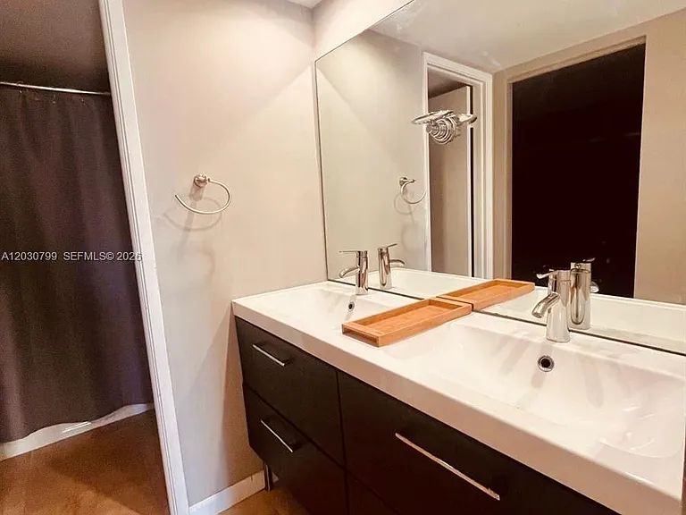 600 NE 36th St #417 — Photo 13