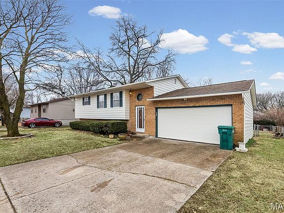 3rd image of 2006 Maple Tree Ln