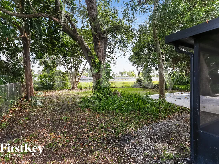 3751 NW 9th Ct — Photo 15