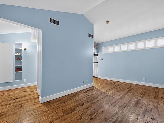 4th image of 2106 Van Buren St