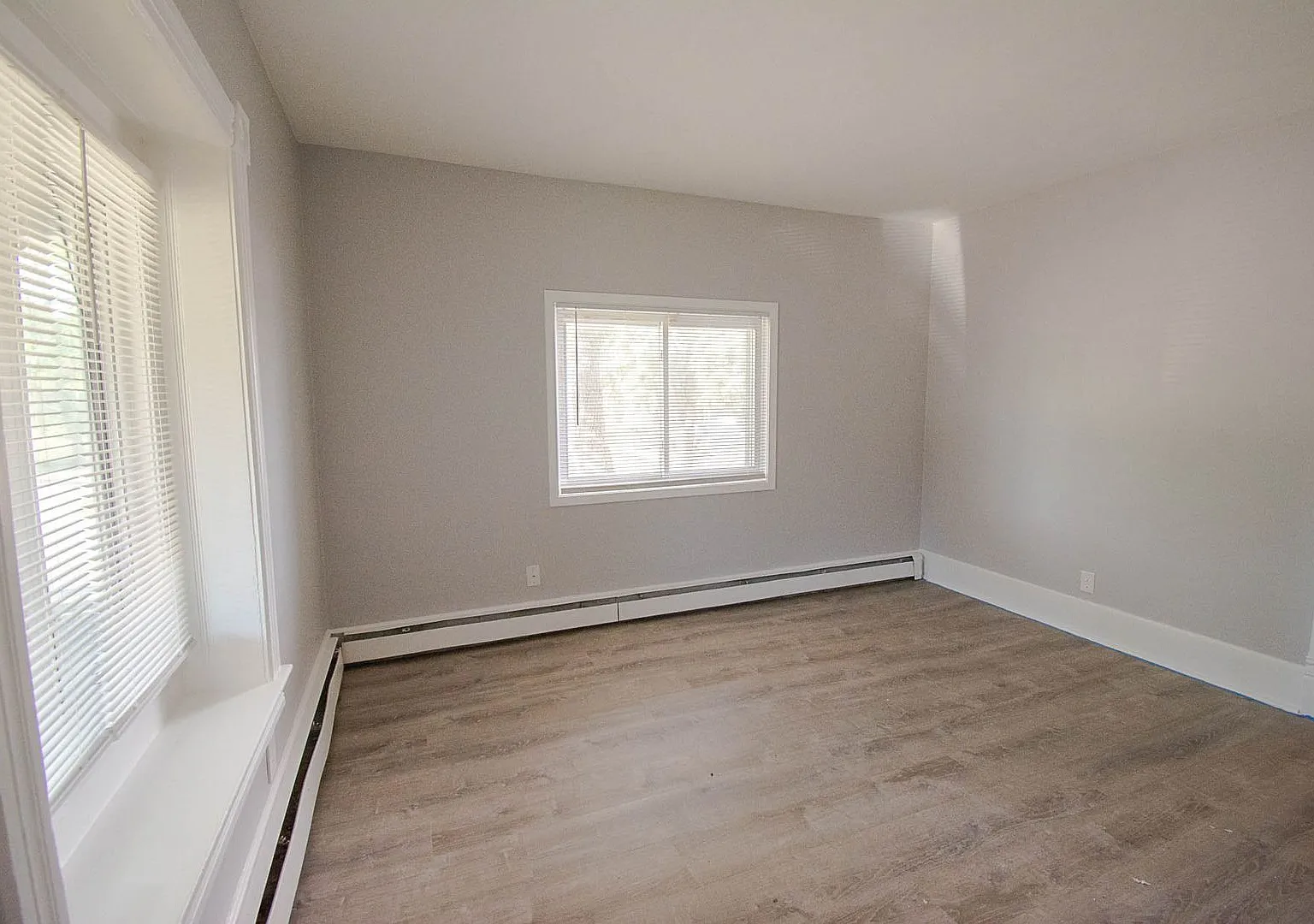 836 S Newton Ave — Photo 4