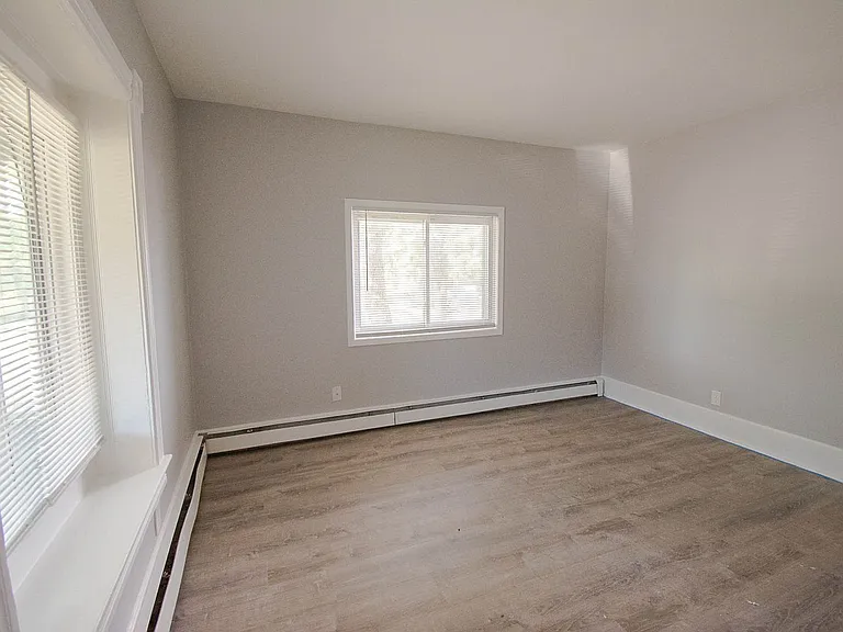 836 S Newton Ave — Photo 5
