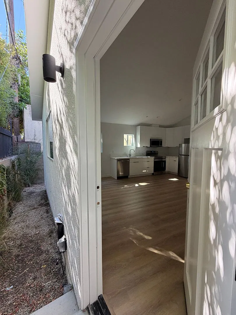5558 Riverton Ave — Photo 2