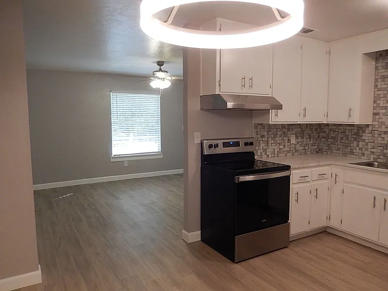 520 Pasco Ct — Photo 8
