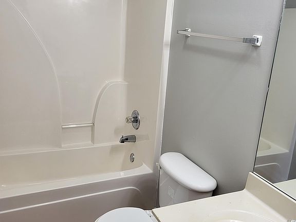 4th image of 341 E Irvine St #1