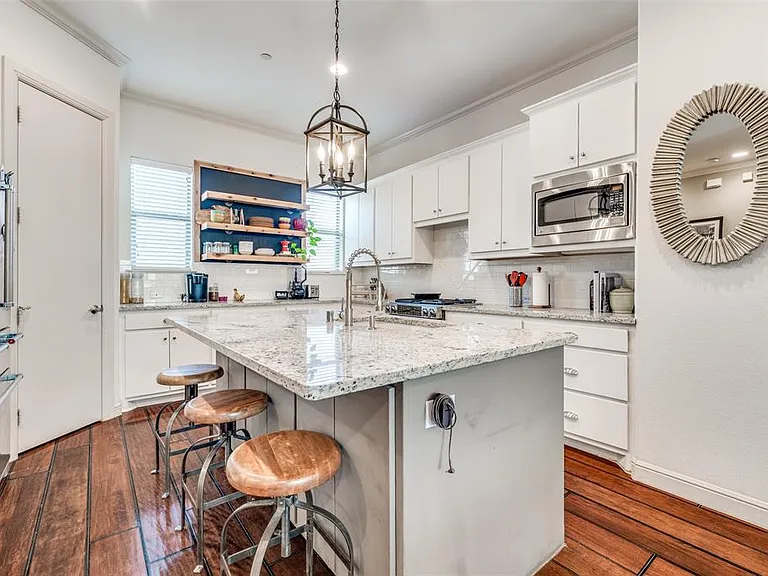 8261 Short St — Photo 9
