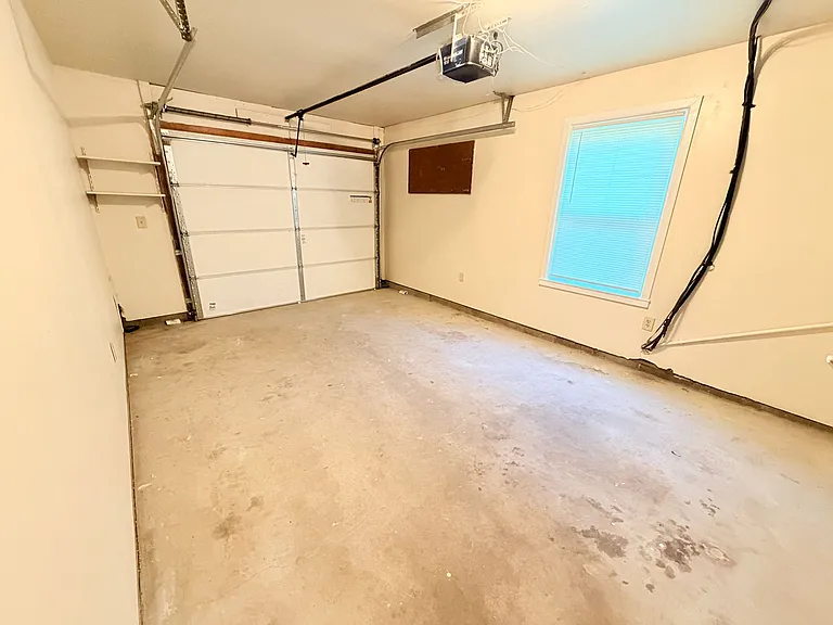 2035 N Graham Ave — Photo 30