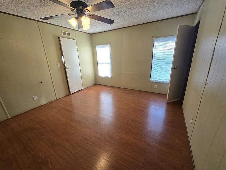 Oak Creek Estates MHC — Photo 9