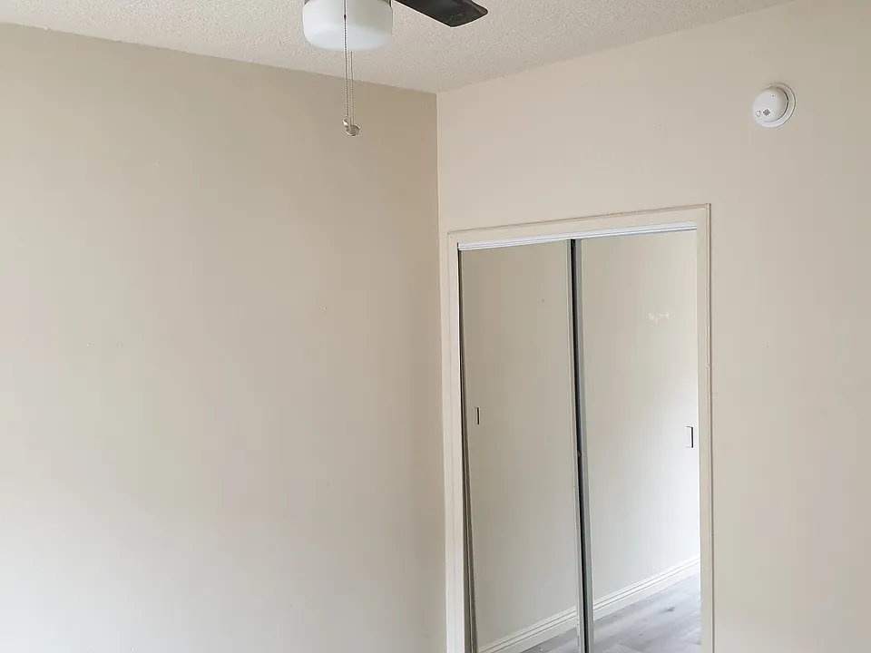 2278 W Adams Blvd #4