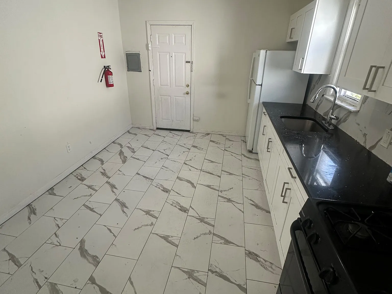 3 bed, $2,200 — Photo 3