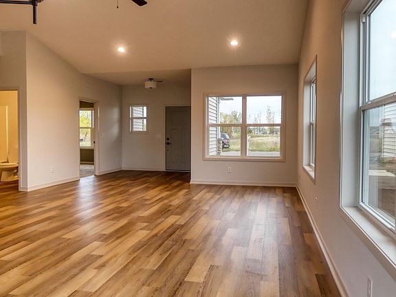 4th image of 260 Spring St