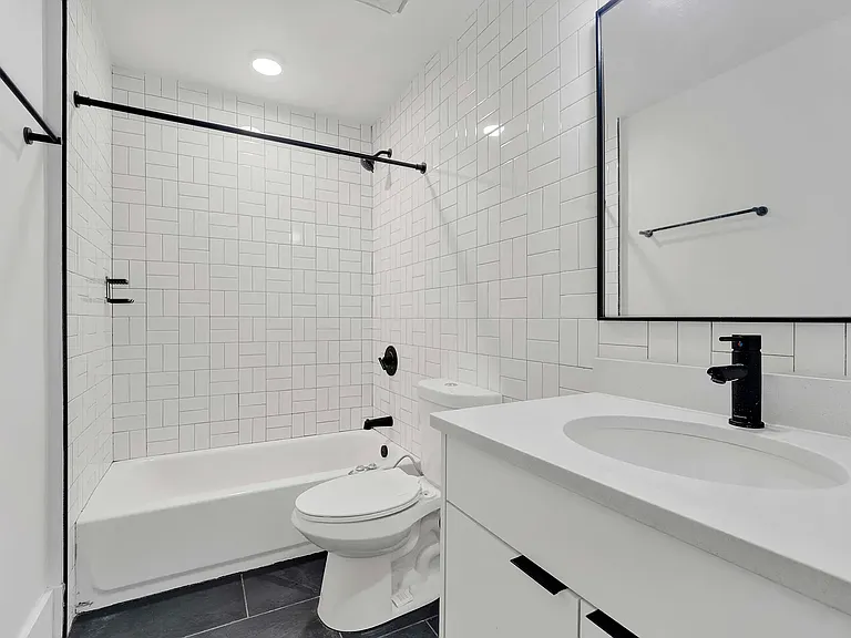 1813 W 21st St #2R — Photo 9