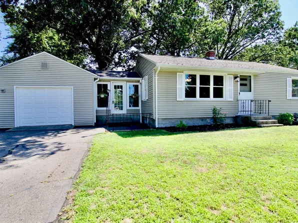 29 Albert St, Chicopee, MA 01020